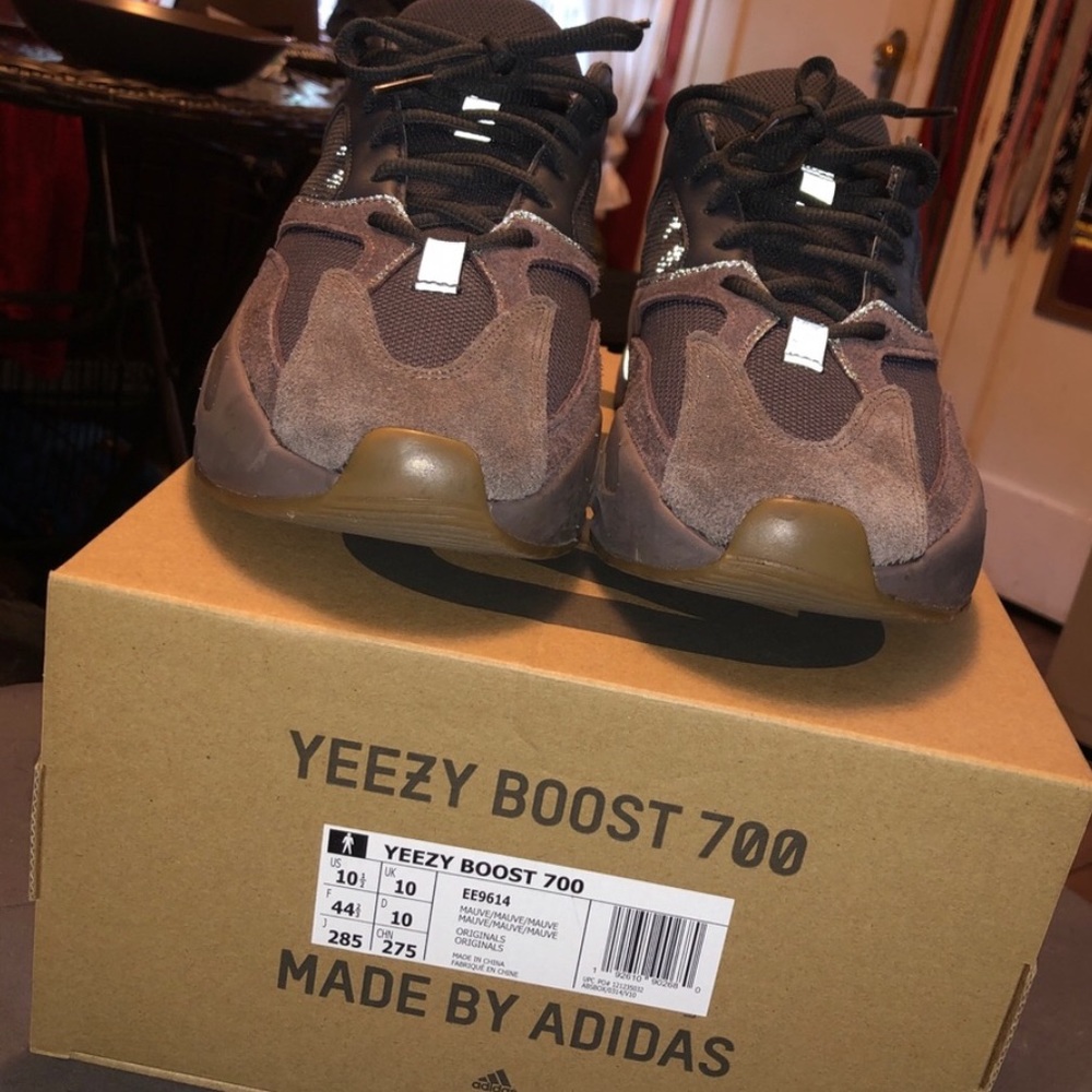 Yeezy 700 mauve